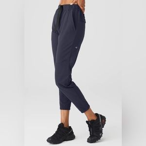 NWT alo yoga talus tech pants M navy